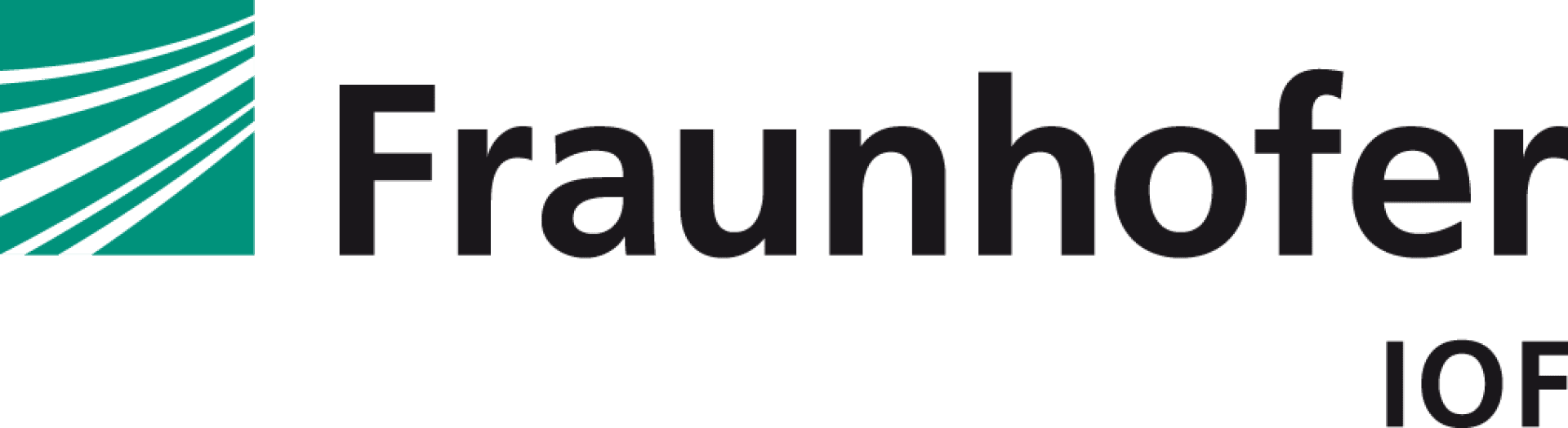 Das Logo des Fraunhofer IOF besteht aus einem grünen Quadrat mit weißen geschwungenen Linien auf der linken Seite und dem Text „Fraunhofer IOF“ in fetten schwarzen Buchstaben auf der rechten Seite.