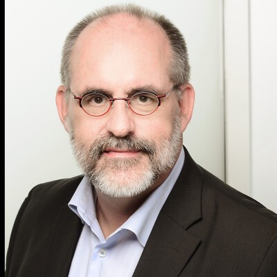 Dr. Bernd Burchard