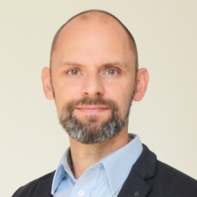 Dr. Mario Bähr